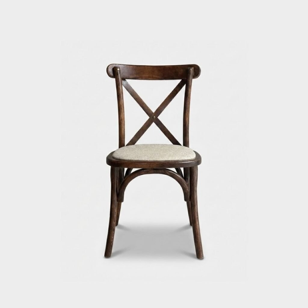 Silla Crossback de madera de pino, ideal para eventos.