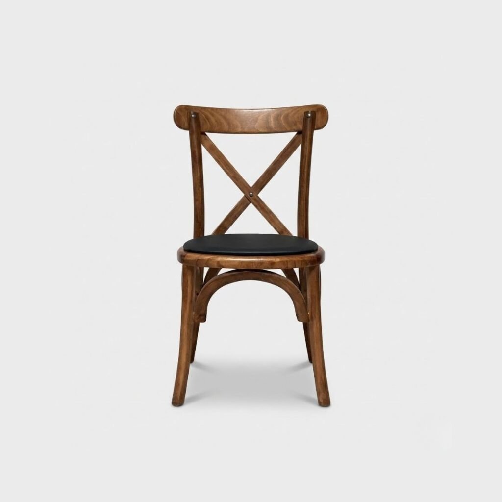 Silla Crossback de madera de pino, ideal para eventos.