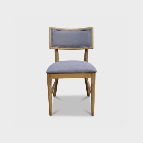 Silla Amaya de madera de pino, ideal para eventos.