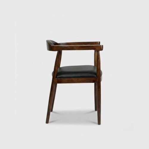 Silla Cheberry de madera de pino, ideal para restaurantes.