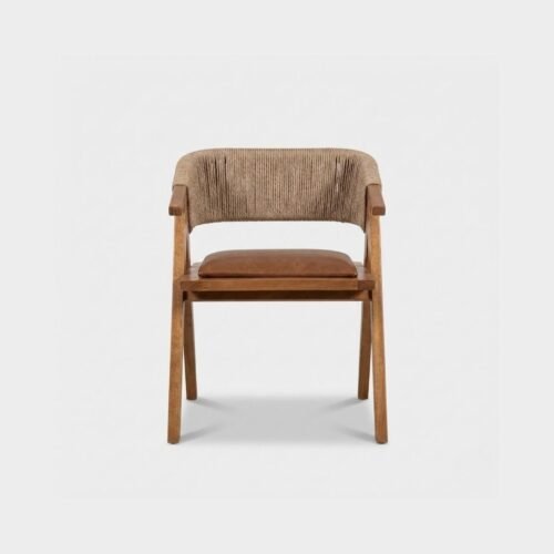 Silla Cloe de madera de pino, ideal para restaurantes.