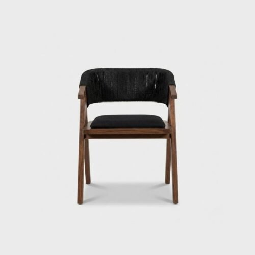 Silla Cloe de madera de pino, ideal para restaurantes.