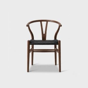 Silla Espoleta de madera de pino, ideal para eventos.