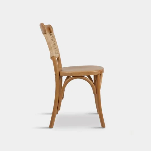 Silla Tejeda de Madera para eventos. Respaldo tejido con cuerda resistente y asiento tambor. Ideal para interiores o áreas techadas.