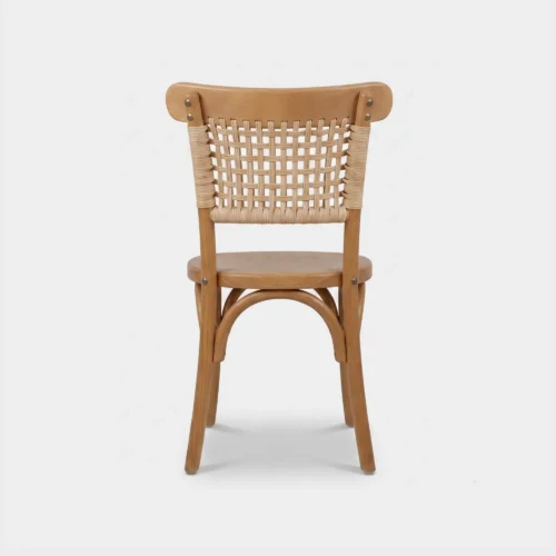 Silla Tejeda de Madera para eventos. Respaldo tejido con cuerda resistente y asiento tambor. Ideal para interiores o áreas techadas.