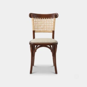 Silla Tejeda de Madera para eventos. Respaldo tejido con cuerda resistente y asiento tapizado. Ideal para interiores o áreas techadas.