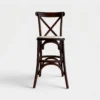 Banco Crossback para barra, estructura de madera con asiento tapizado en tela o vinipiel.