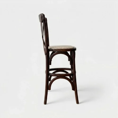 Banco Crossback para barra, estructura de madera con asiento tapizado en tela o vinipiel.