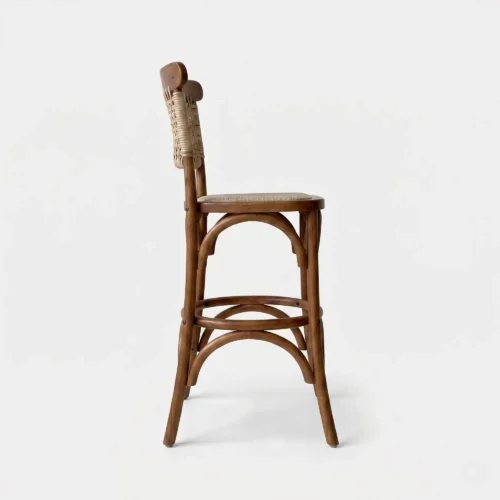 Banco Tejeda para barra, estructura de madera con asiento tapizado en tela o vinipiel.