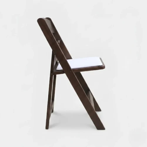 Silla Avant Garde de resina para eventos. Silla plegable para un mejor transporte y almacenamiento. Ideal para eventos al aire libre.