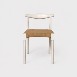 Silla Bassi de madera para eventos. Estructura de madera de pino y asiento tejido con cuerda de celulosa natural.