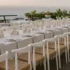 Silla Bassi de madera para eventos. Estructura de madera de pino y asiento tejido con cuerda de celulosa natural.