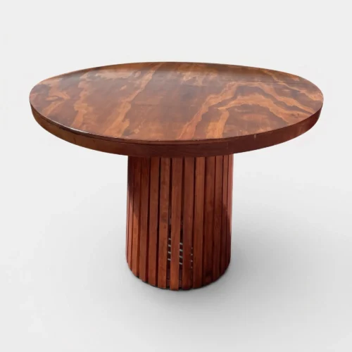Mesa Circular de madera para eventos. Cubierta redonda en madera de pino, base de madera cilíndrica.