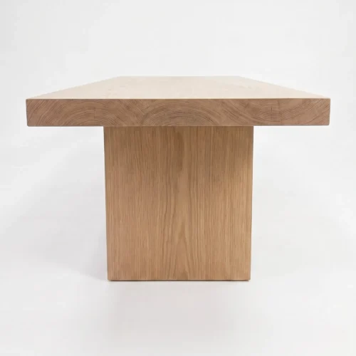 Mesa Maya de madera para eventos. Cubierta rectangular en madera de pino para 8 o 10 comensales. Base pata rectangular en madera de pino.