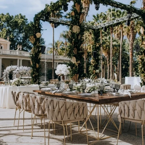 Mesa Organic para Eventos. Cubierta en madera de pino con base metálica en acero tubular. Ideal para bodas campestres, boho-chic.