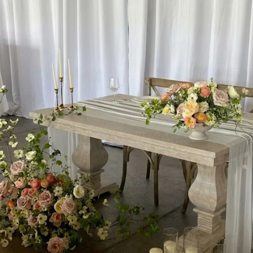 Mesa Pata de Elefante de madera para eventos. Cubierta rectangular en madera de pino para novios. Base en madera de pino.