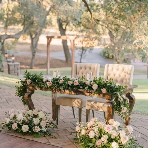 Mesa Principal de madera para eventos. Cubierta rectangular en madera de pino para novios. Base en madera de pino.